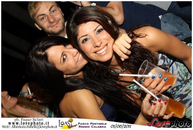 200OasiVillage_BordoPiscina_LovePhoto_01062011.jpg