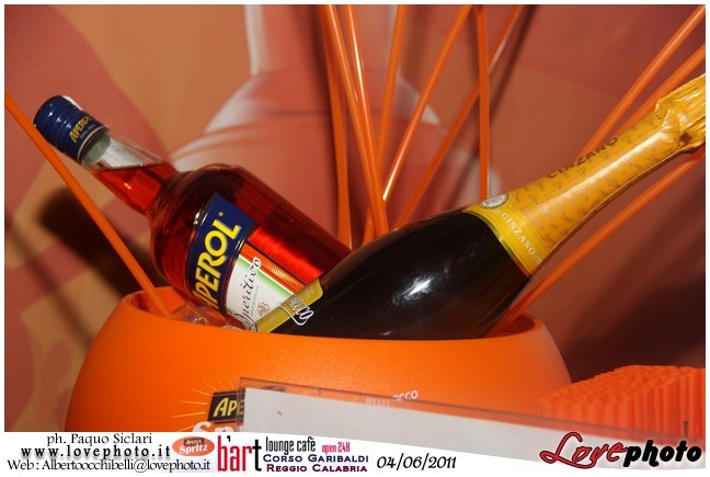 004BartCafe_Aperol_Spriz_LovePhoto_04062011.jpg