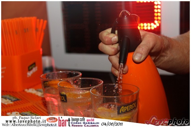 014BartCafe_Aperol_Spriz_LovePhoto_04062011.jpg