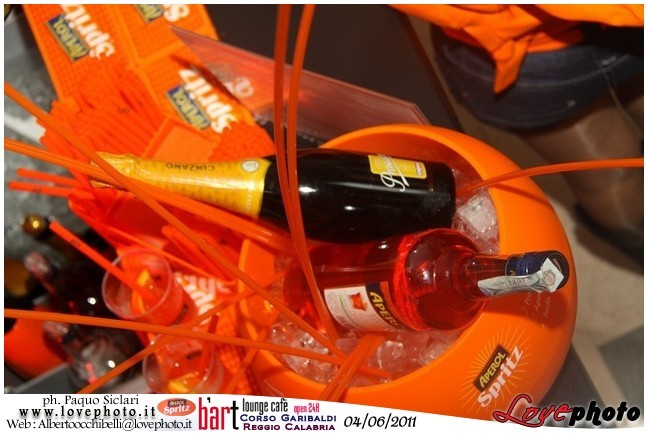 016BartCafe_Aperol_Spriz_LovePhoto_04062011.jpg