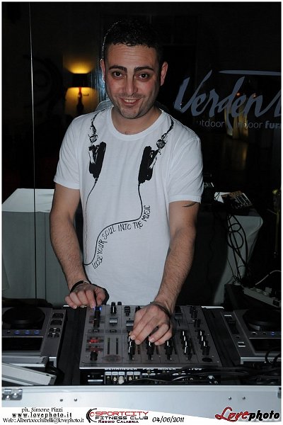 021SportCity_FitnessClub_Party_LovePhoto_04062011.jpg