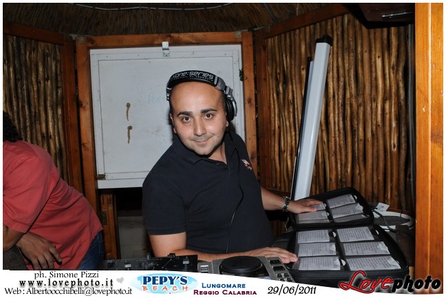 165Pepys_Beach_Party_LovePhoto_29062011.jpg